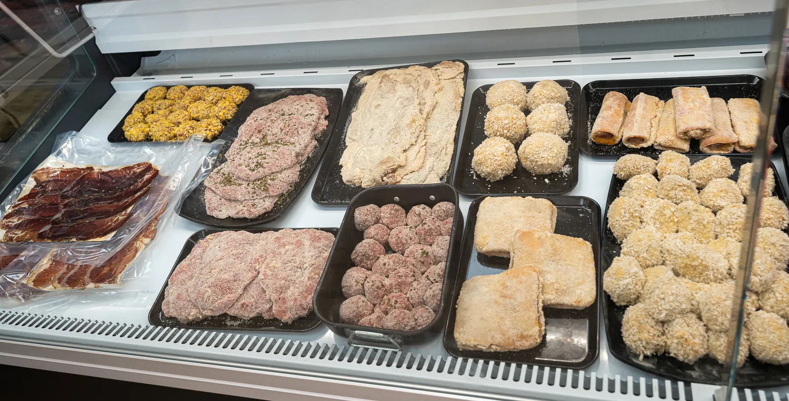 Croquetas, san jacobos y elaborados propios en la vitrina